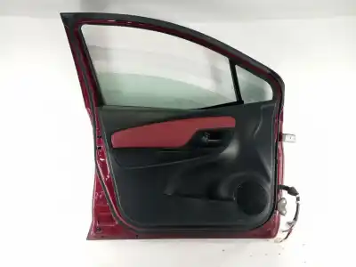 Pièce détachée automobile d'occasion porte avant gauche pour toyota yaris (_p13_) 1.5 hybrid (nhp130_) références oem iam 670020d230  rojo tokio 3pn