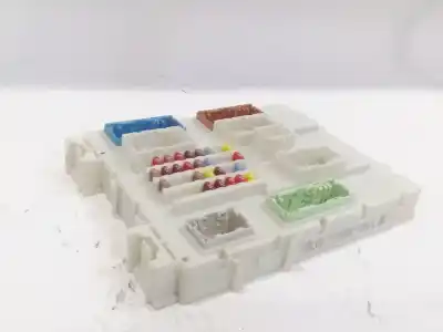 Second-hand car spare part fuse box unit for volvo v40 fastback (525) d2 oem iam references 30765069