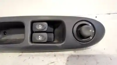 Second-hand car spare part left front power window switch for al de  oem iam references 7700845735 7700411271 renault clio ii fase i año 1998