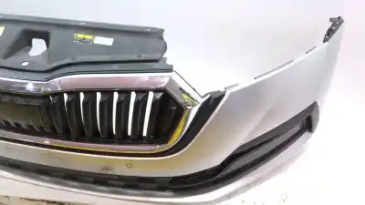 Peça sobressalente para automóvel em segunda mão para choques dianteiro por skoda octavia iv (nx3, nn3) 2.0 tdi referências oem iam 5e3807221 5e3 807 221 color exterior / nº de pintura 8e / a7w