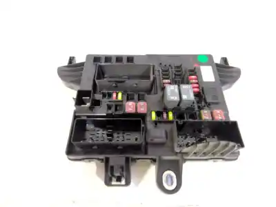 Pièce détachée automobile d'occasion boîtes à fusibles pour opel insignia a sedán (g09) 2.0 cdti (69) références oem iam 22737766