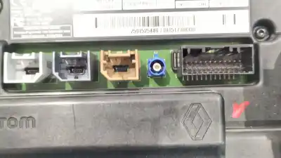 Peça sobressalente para automóvel em segunda mão display gps / multimídia por renault captur i (j5_, h5_) 0.9 tce 90 referências oem iam 2591522544r   Peça sobressalente para automóvel em segunda mão display gps / multimídia por renault captur i (j5_, h5_) 0.9 tce 90 referências oem iam 2591522544r