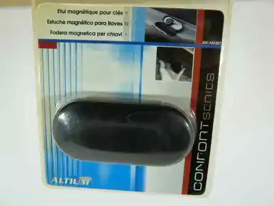 Pièce détachée automobile d'occasion BOITE À GANTS pour UNIVERSAL ACCESORIO UNIVERSAL  Références OEM IAM 3050746503010  