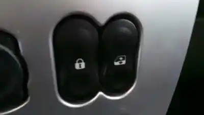 Second-hand car spare part right front power window switch for dacia sandero ambiance oem iam references 8200602227