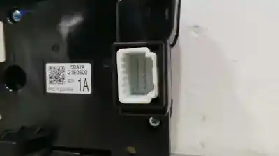 Pezzo di ricambio per auto di seconda mano impianto audio / radio cd per infiniti q30 1.5 d riferimenti oem iam 5da1a21e0600  5da1a21e0600
