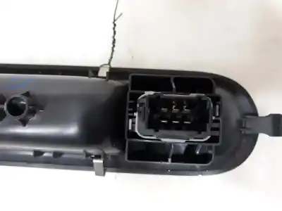 Second-hand car spare part right front power window switch for renault twingo authentique oem iam references 8200356517b  8200356517b