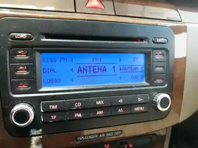 Recambio de automóvil de segunda mano de SISTEMA AUDIO / RADIO CD para VOLKSWAGEN PASSAT VARIANT  referencias OEM IAM 1K0035195B 1K0035195B 