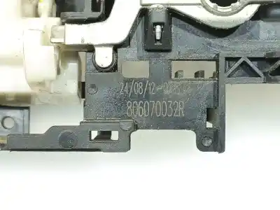 Second-hand car spare part exterior left front door handle for renault megane iii fastback (bz0/1_, b3_) 1.2 tce (bz2b, bz11) oem iam references 806b02596r  806b02596r