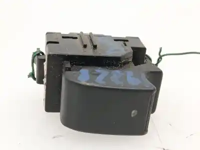 Tweedehands auto-onderdeel schakelaar rechts voor ruit voor toyota corolla (_e12_) 2.0 d-4d (cde120r_ cde120l_) oem iam-referenties 8481002041