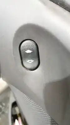 Автозапчасти б/у выключатель переднего правого окна за ford focus i sedán (dfw) 1.8 turbo di / tddi ссылки oem iam 1324939