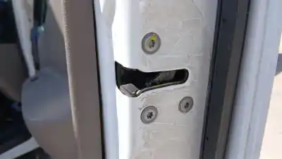 Second-hand car spare part front right door lock for renault maxity fg 130.35/45 oem iam references 7485113767