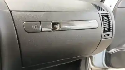Recambio de automóvil de segunda mano de GUANTERA para CITROEN XSARA (N1) 2.0 HDI 90 referencias OEM IAM 8214NJ  