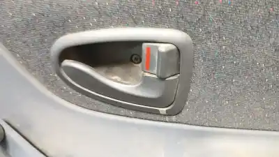 Piesă de schimb auto la mâna a doua INTERIOR MÂNERUL DREAPTA FATA pentru HYUNDAI ACCENT II (LC) 1.3 Referințe OEM IAM 8262025000  