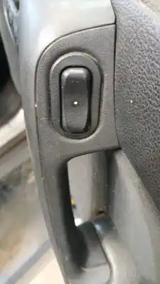 Peça sobressalente para automóvel em segunda mão BOTÃO / INTERRUPTOR ELEVADOR VIDRO DIANTEIRO DIREITO por OPEL ASTRA G FASTBACK (T98) 1.6 16V (F08, F48) Referências OEM IAM 9100299  