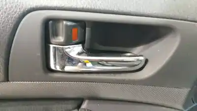Peça sobressalente para automóvel em segunda mão PUXADOR INTERIOR DIANTEIRO ESQUERDO por TOYOTA AVENSIS (_T25_) 2.2 D-4D (ADT251_) Referências OEM IAM 6920605040B0  