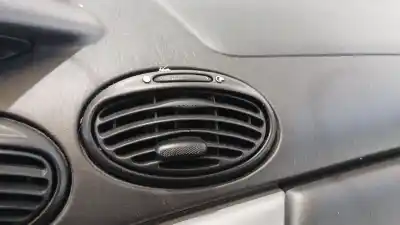 Gebrauchtes Autoersatzteil Heizungsluftgitter zum FORD FOCUS I SEDÁN (DFW) 1.8 TDCI OEM-IAM-Referenzen 1123915  1123915