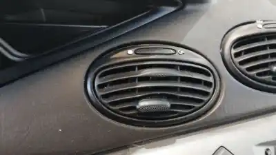 Peça sobressalente para automóvel em segunda mão GRELHA DE VENTILAÇÃO TABLIER por FORD FOCUS I SEDÁN (DFW) 1.8 TDCI Referências OEM IAM 1123915  