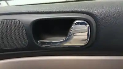 Peça sobressalente para automóvel em segunda mão Puxador Interior Dianteiro Direito por AUDI A4 B5 (8D2) 1.8 T Referências OEM IAM 8D08370201EJ  8D08370201EJ