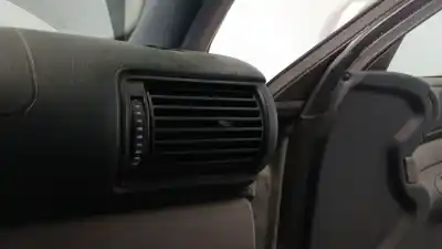 Pezzo di ricambio per auto di seconda mano Griglia Di Aerazione per AUDI A4 B5 (8D2) 1.8 T Riferimenti OEM IAM 8D18209025BP  8D18209025BP