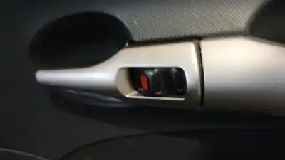 Peça sobressalente para automóvel em segunda mão puxador interior traseiro direito por toyota auris (_e15_) 1.4 d-4d (nde150_) referências oem iam 6920502120b1