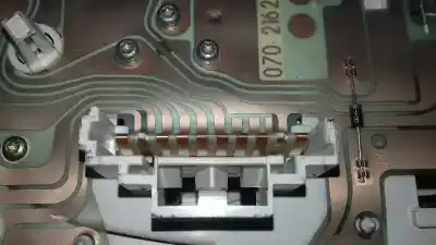 Pezzo di ricambio per auto di seconda mano pannello degli strumenti per renault clio ii fase ii (b/cb0) privilege riferimenti oem iam 07021622282  az1005e2