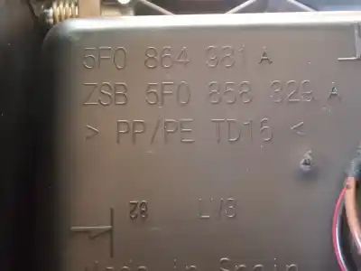 Автозапчастина б/у центральний подлокник для seat leon sc (5f5) i-tech ecomotive посилання на oem iam 5f0863243  5f0864207b