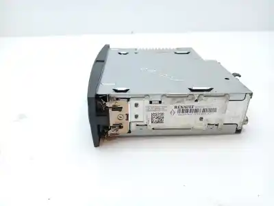 Second-hand car spare part audio system / radio cd for renault clio iii (br0/1, cr0/1) 1.2 16v (br02 br0j br11 cr02 cr0j cr11) oem iam references 8200607915  