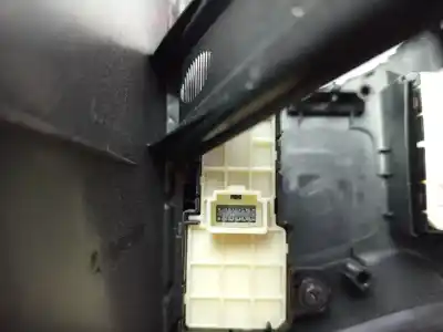 Автозапчастина б/у центральний подлокник для toyota yaris (_p13_) 1.5 hybrid (nhp130_) посилання на oem iam 58805k0040 588050d350 / 116741a0 