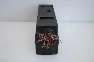 Peça sobressalente para automóvel em segunda mão caixa de fusíveis e relés por land rover range rover sport 2.7 td v6 cat referências oem iam 301047500