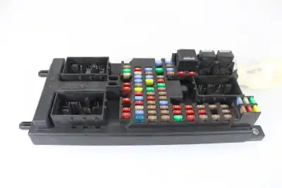 Peça sobressalente para automóvel em segunda mão caixa de fusíveis e relés por land rover range rover sport 2.7 td v6 cat referências oem iam yqe500350