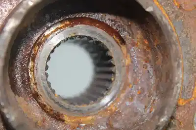 Second-hand car spare part front left knuckle for renault scenic iii dynamique oem iam references   