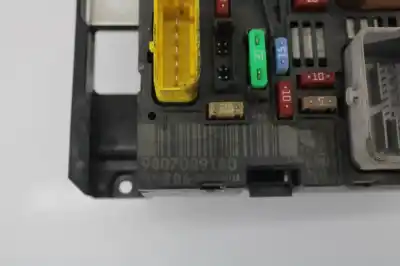 Pièce détachée automobile d'occasion boîtes à fusibles pour peugeot 807 peugeot références oem iam 9807029180  
