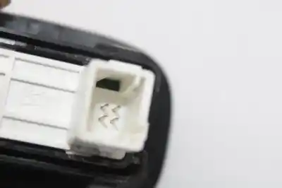 Peça sobressalente para automóvel em segunda mão botão / interruptor elevador vidro traseiro direito por peugeot 208 active referências oem iam 96751119zd