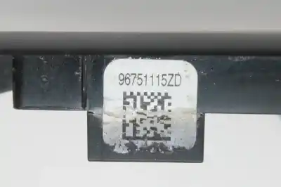 Peça sobressalente para automóvel em segunda mão botão / interruptor elevador vidro dianteiro direito por peugeot 208 active referências oem iam 96751115zd