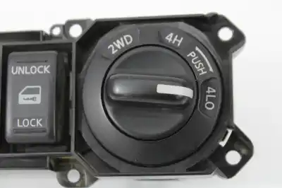 Peça sobressalente para automóvel em segunda mão comando 4x4 por nissan navara pick-up (d40m) doble cab se 4x2 referências oem iam 68492eb300  