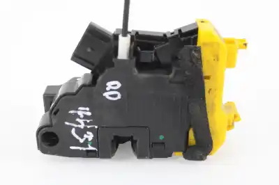 Second-hand car spare part front right door lock for kia cee´d drive oem iam references 81320a2110  