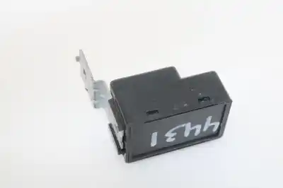 Peça sobressalente para automóvel em segunda mão módulo eletrônico por kia cee´d drive referências oem iam 957102g100