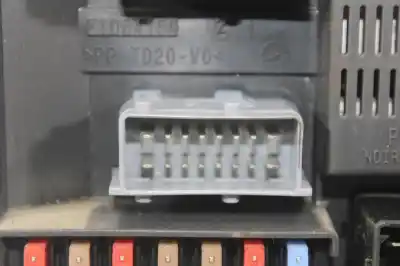 Peça sobressalente para automóvel em segunda mão caixa de fusíveis e relés por peugeot 208 access referências oem iam 4570  