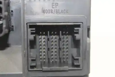 Peça sobressalente para automóvel em segunda mão caixa de fusíveis e relés por peugeot 208 access referências oem iam 4570  