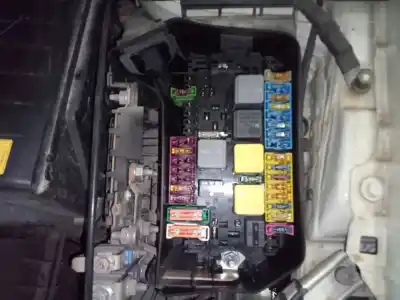 Peça sobressalente para automóvel em segunda mão caixa de fusíveis e relés por mercedes-benz clase b b 180 cdi d 246.212 referências oem iam a2465402150