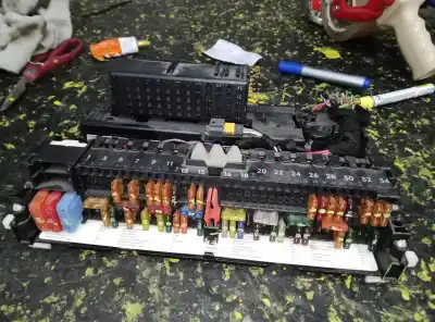 Second-hand car spare part fuse box unit for bmw x3 (e83) 2.0 16v diesel cat oem iam references   