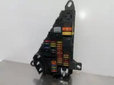 Pezzo di ricambio per auto di seconda mano scatola relè/fusibili per bmw serie 6 cabrio (e64) 4.4 v8 32v cat riferimenti oem iam 6906603 - 690658806 - 518811047