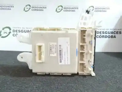 Peça sobressalente para automóvel em segunda mão caixa de fusíveis e relés por toyota auris (_e15_) 1.4 d-4d (nde150_) referências oem iam 8273002150a - 02119g07 - 03939e14  