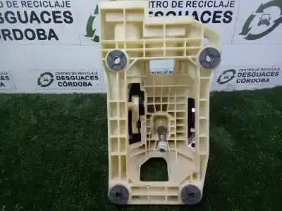 Pièce détachée automobile d'occasion levier pour kia cee´d (jd) 1.4 cvvt références oem iam 43700a2100wk 6.velocidades 