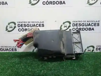 Pezzo di ricambio per auto di seconda mano scatola relè/fusibili per opel astra j (p10) 1.7 cdti (68) riferimenti oem iam 13222786  