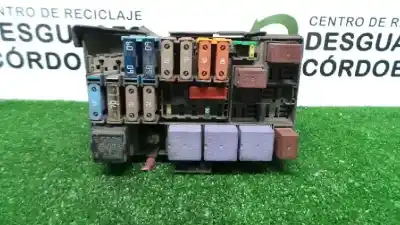 Pièce détachée automobile d'occasion boîtes à fusibles pour renault laguna ii (bg0) 1.9 dci diesel cat références oem iam 8200283136