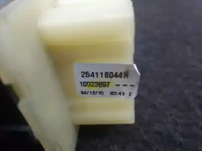 Pezzo di ricambio per auto di seconda mano interruttore alzacristalli anteriore sinistro per renault clio iv 1.5 dci diesel fap riferimenti oem iam 254118044r  