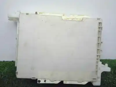 Pièce détachée automobile d'occasion BOÎTES À FUSIBLES pour TOYOTA YARIS  Références OEM IAM 8273052K40  