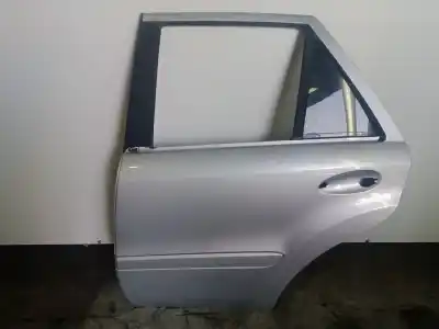 Recambio de automóvil de segunda mano de PUERTA TRASERA IZQUIERDA para MERCEDES CLASE M (W164)  referencias OEM IAM   