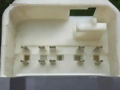 Автозапчасти б/у выключатель левого переднего окна за toyota yaris (ksp9/scp9/nlp9) 1.4 turbodiesel cat ссылки oem iam 8324y69  